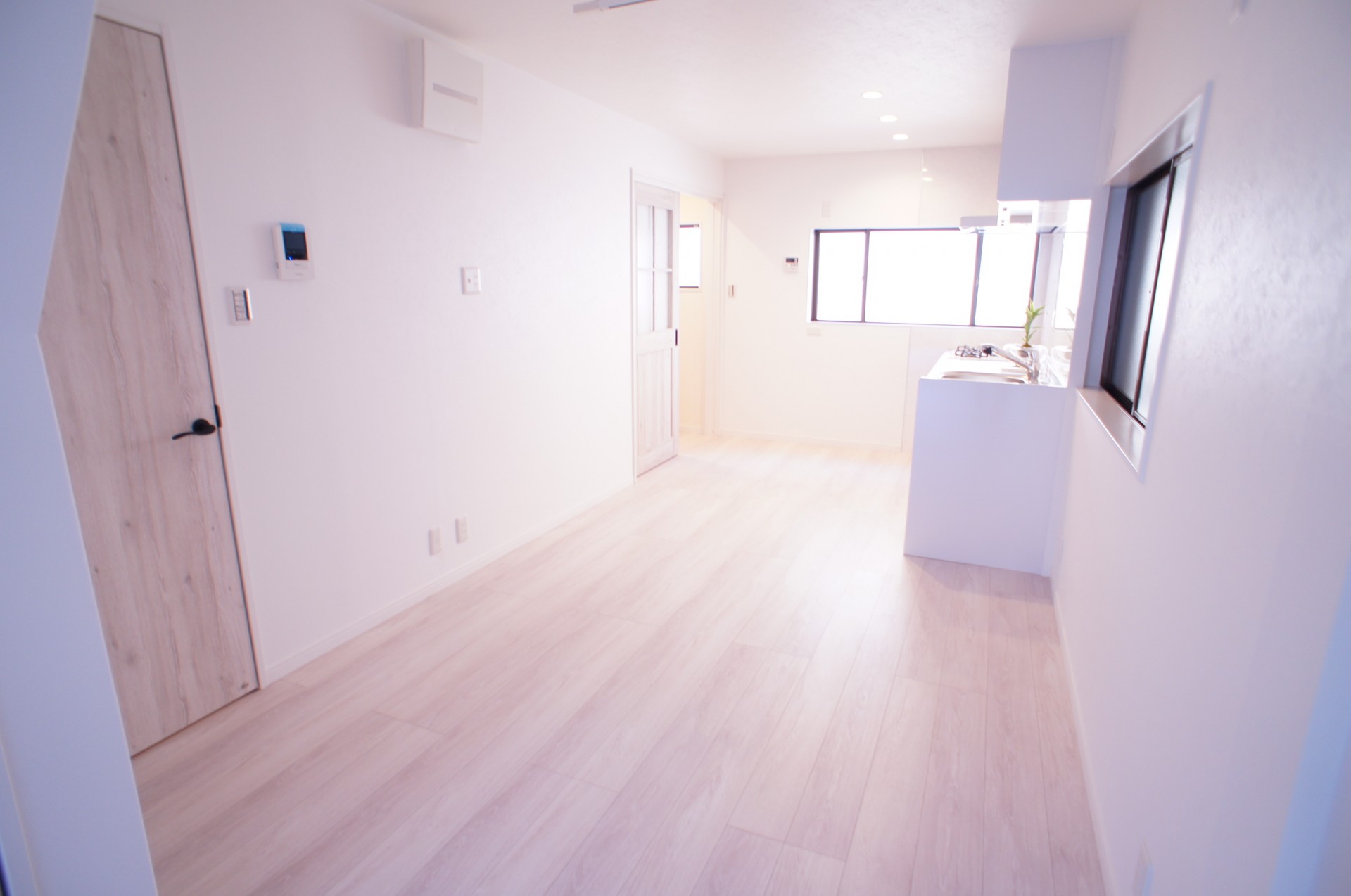 北欧テイストで明るく優しい3階建て